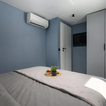 Luxurioese, Ruhige Lakora Mit Pool Holiday home Radmani
